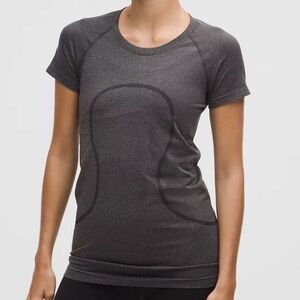 Lululemon Swiftly Tech Short-Sleeve Shirt 2.0 size  10
Grey
